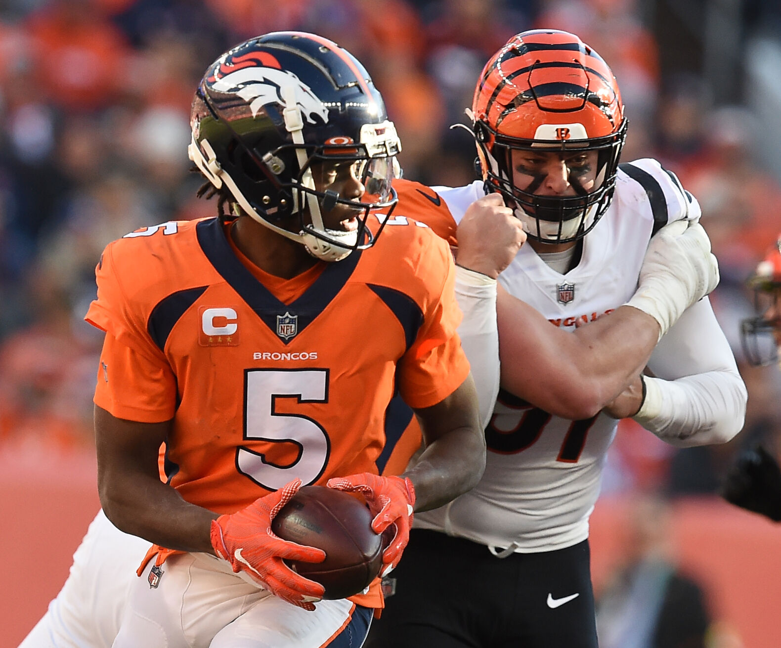121921-s-dg-bengalsbroncos325 .jpg